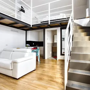 Appartement Joivy Charismatic 1-bed Flat With Parking, Milan